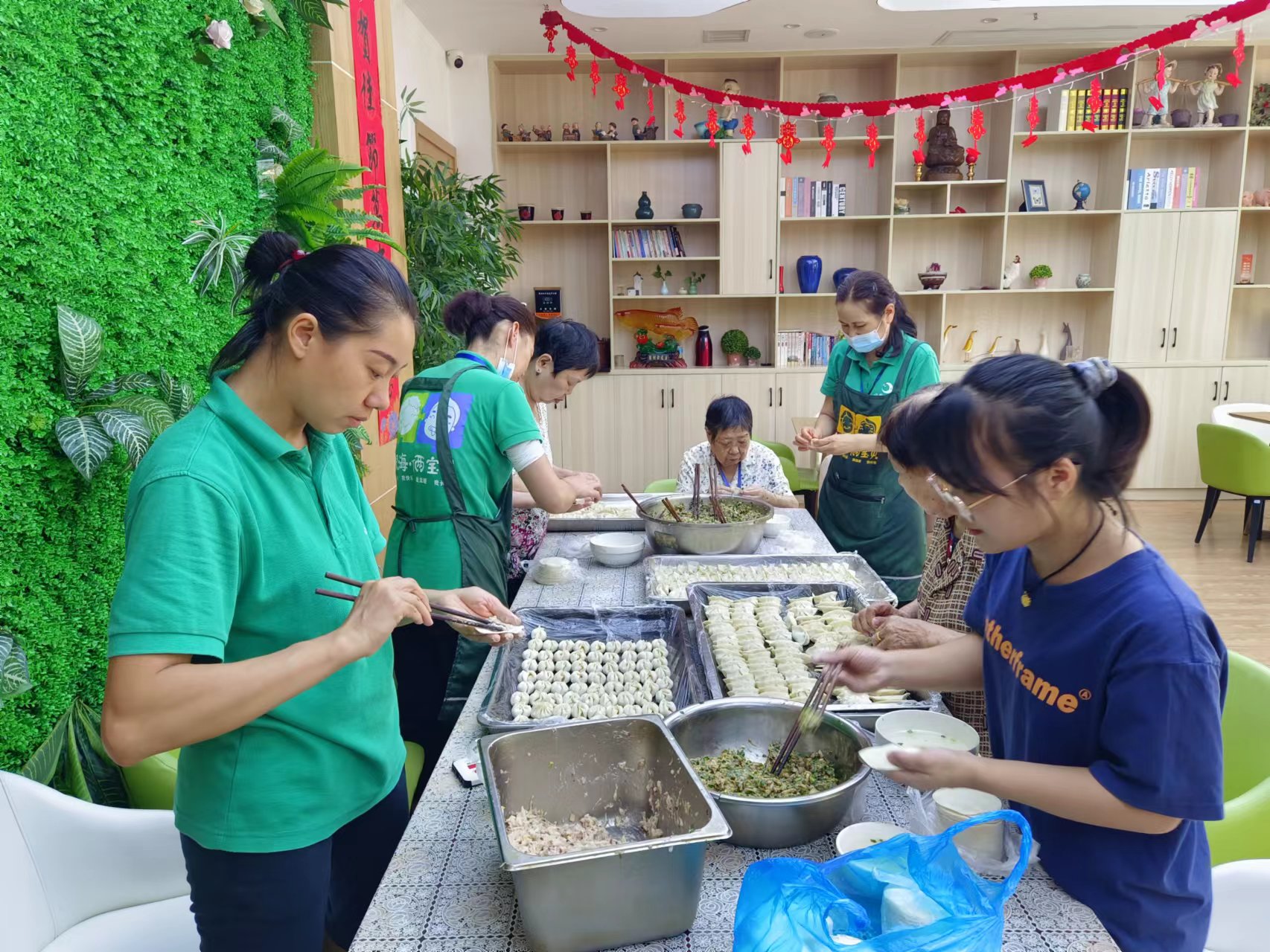 包餃子、慶團(tuán)圓、齊上陣