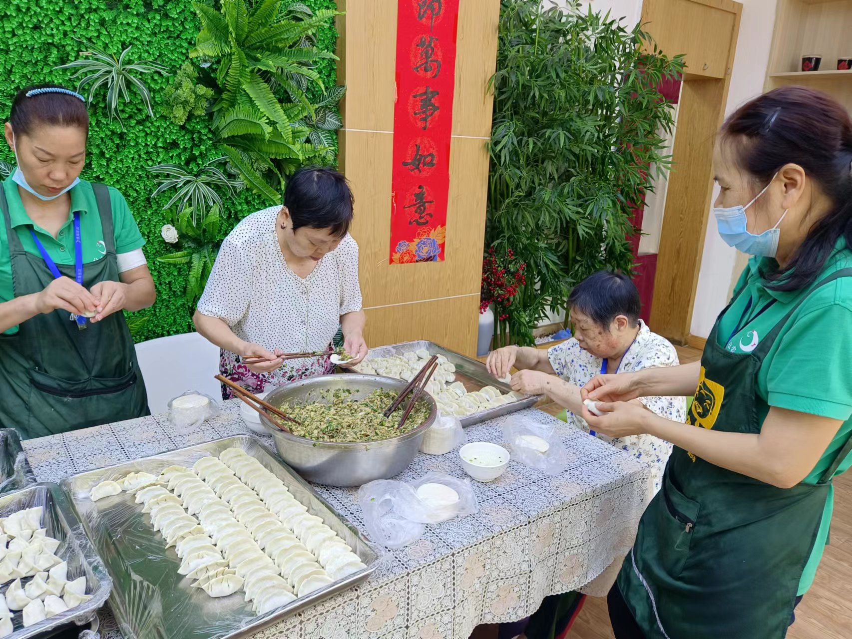 包餃子、慶團(tuán)圓、齊上陣