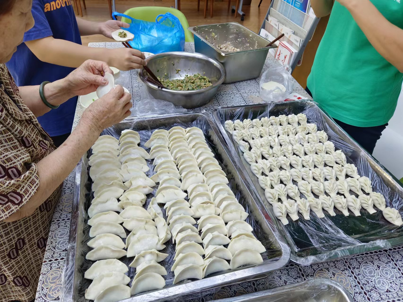 包餃子、慶團(tuán)圓、齊上陣