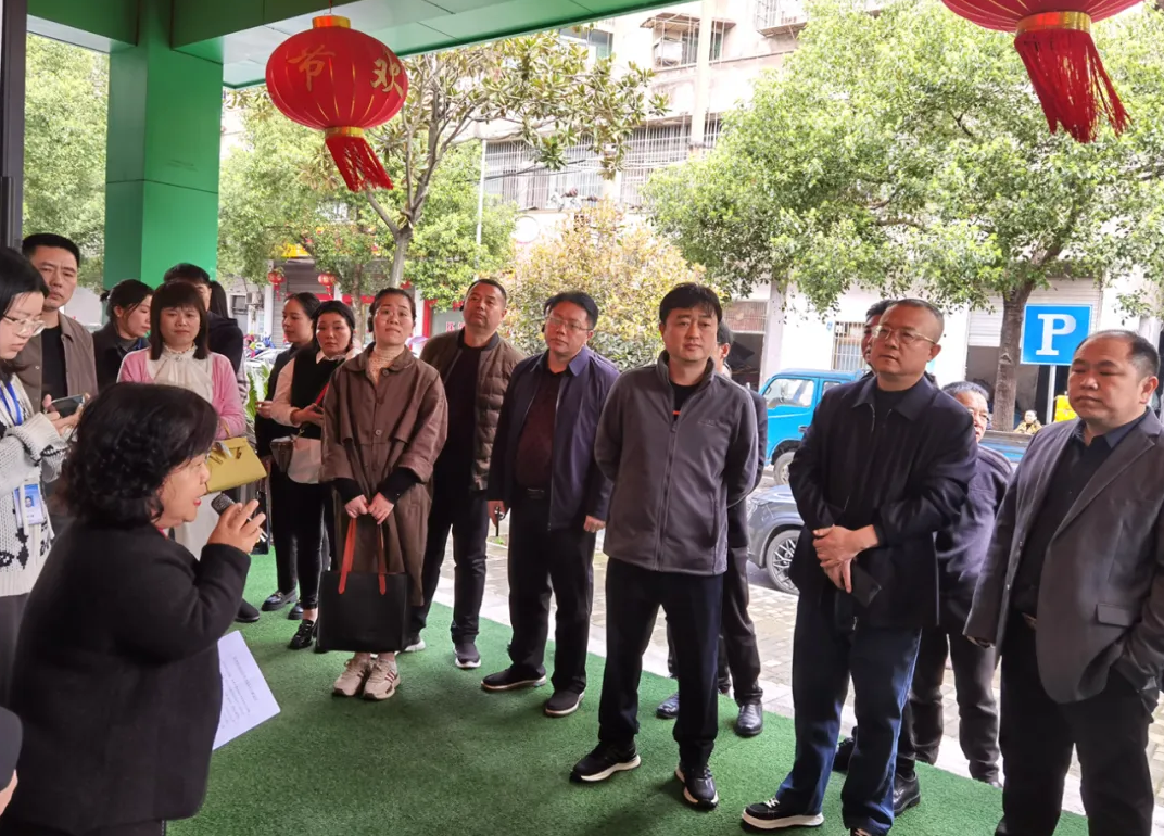 全省14個市州民政局分管領(lǐng)導(dǎo)、養(yǎng)老服務(wù)科科長、縣市區(qū)民政局分管副局長等100余人